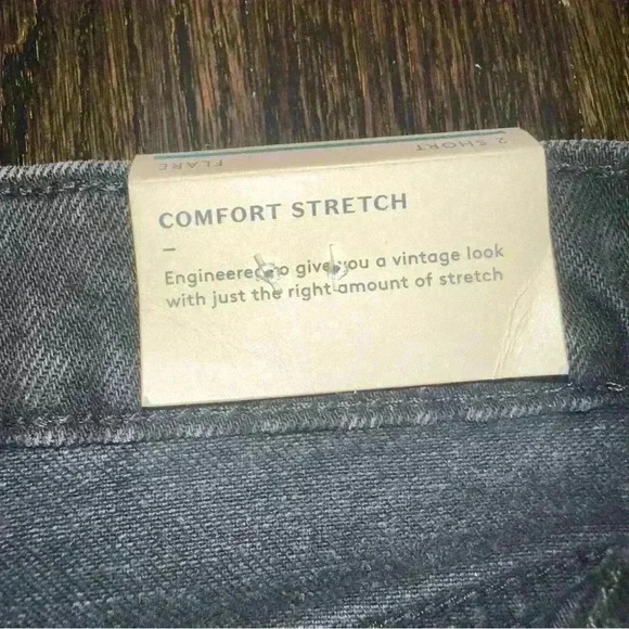 Universal thread High rise flare black jeans. Size 2. Fitted hip. Flared leg. - Picture 4 of 9